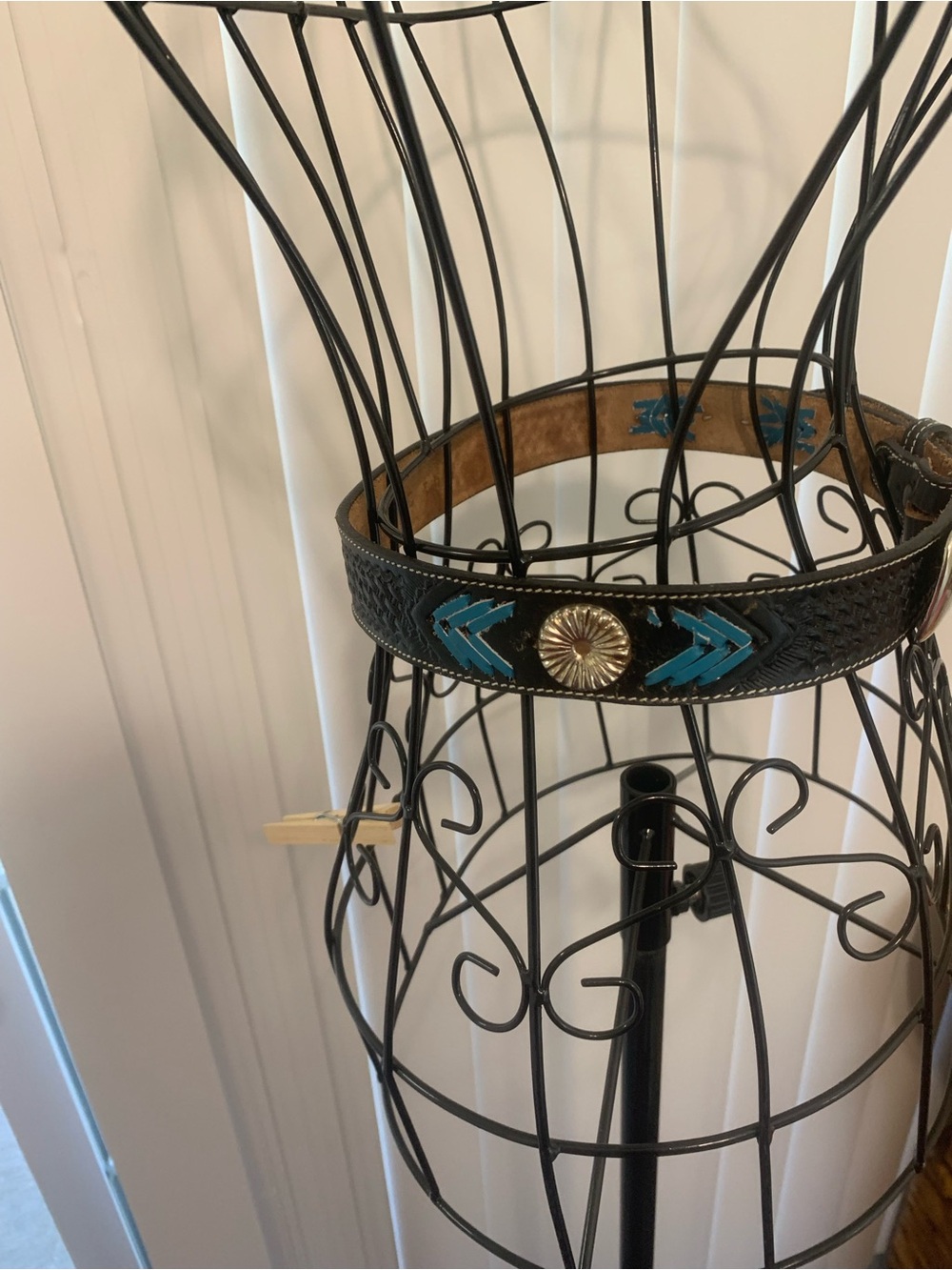 Black Leather Women's Belt with Turquoise leather and Concho Accent - Picture 5 of 7